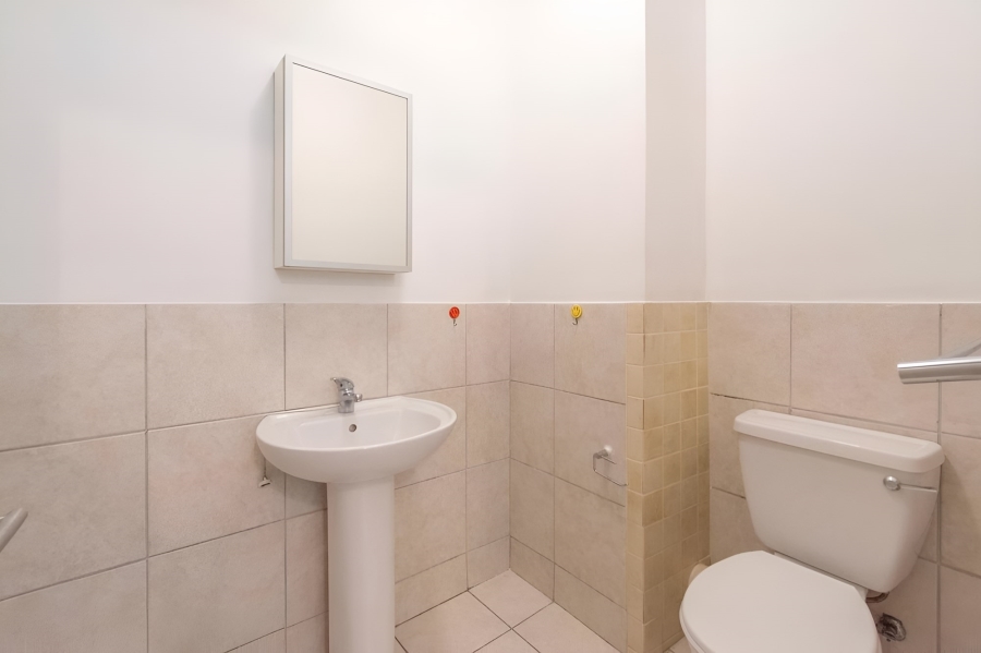 1 Bedroom Property for Sale in Zonnebloem Western Cape